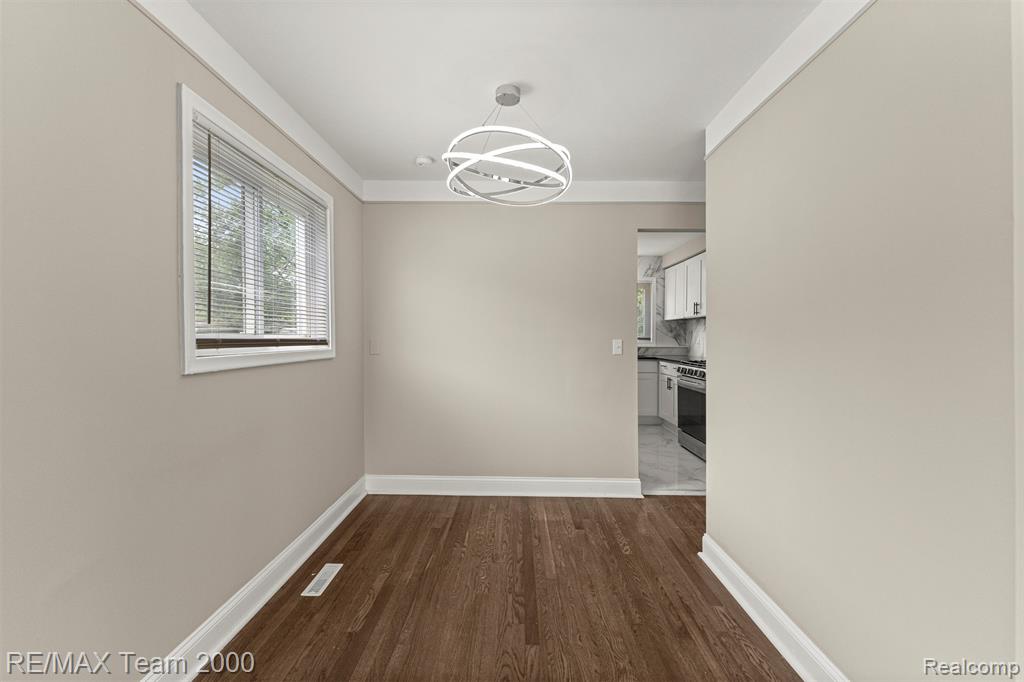 4652 Raymond Avenue, Dearborn Heights, MI 48125 — Photo 9