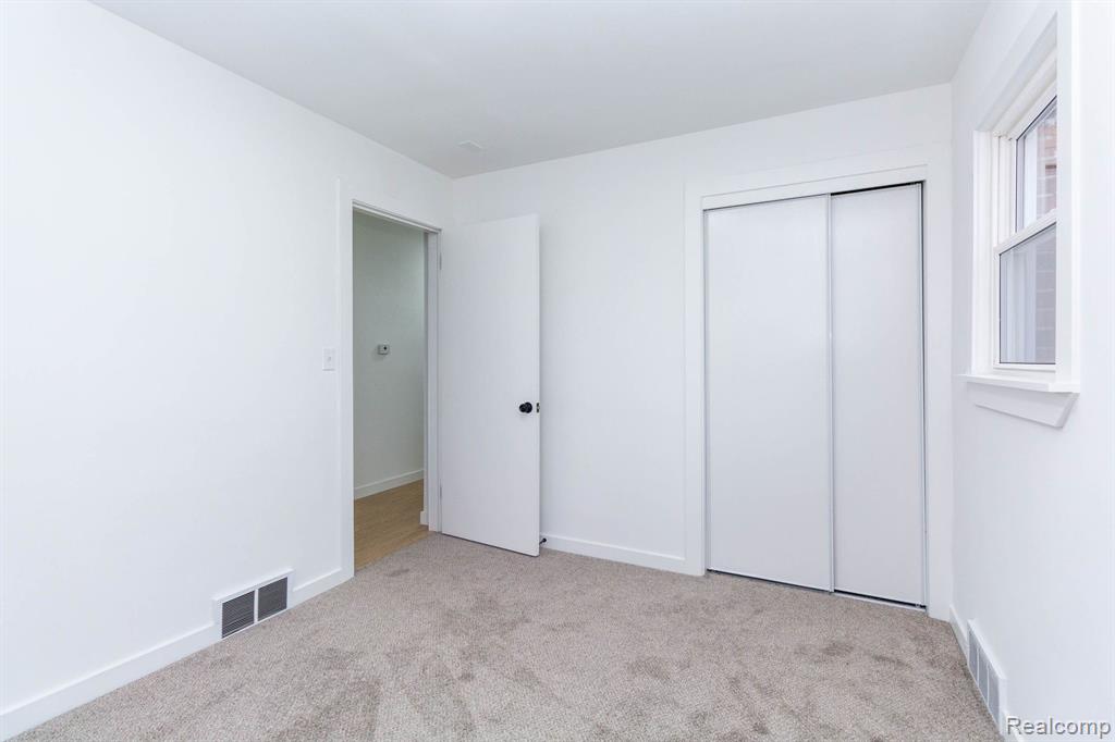 18099 Oak Avenue, Eastpointe, MI 48021 — Photo 12