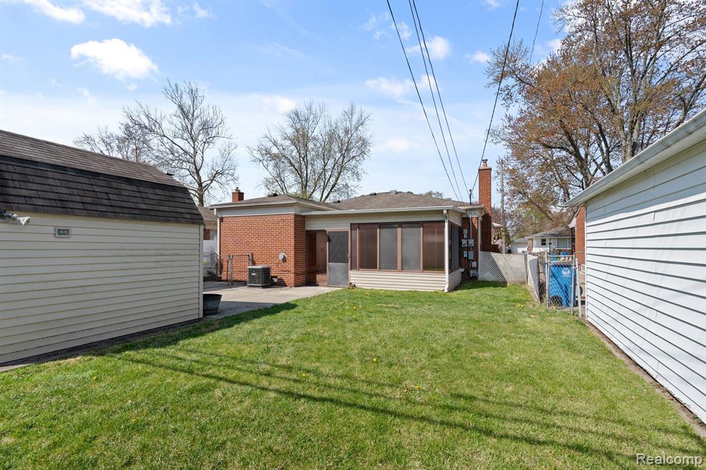 8540 ARNOLD Street, Dearborn Heights, MI 48127 — Photo 32