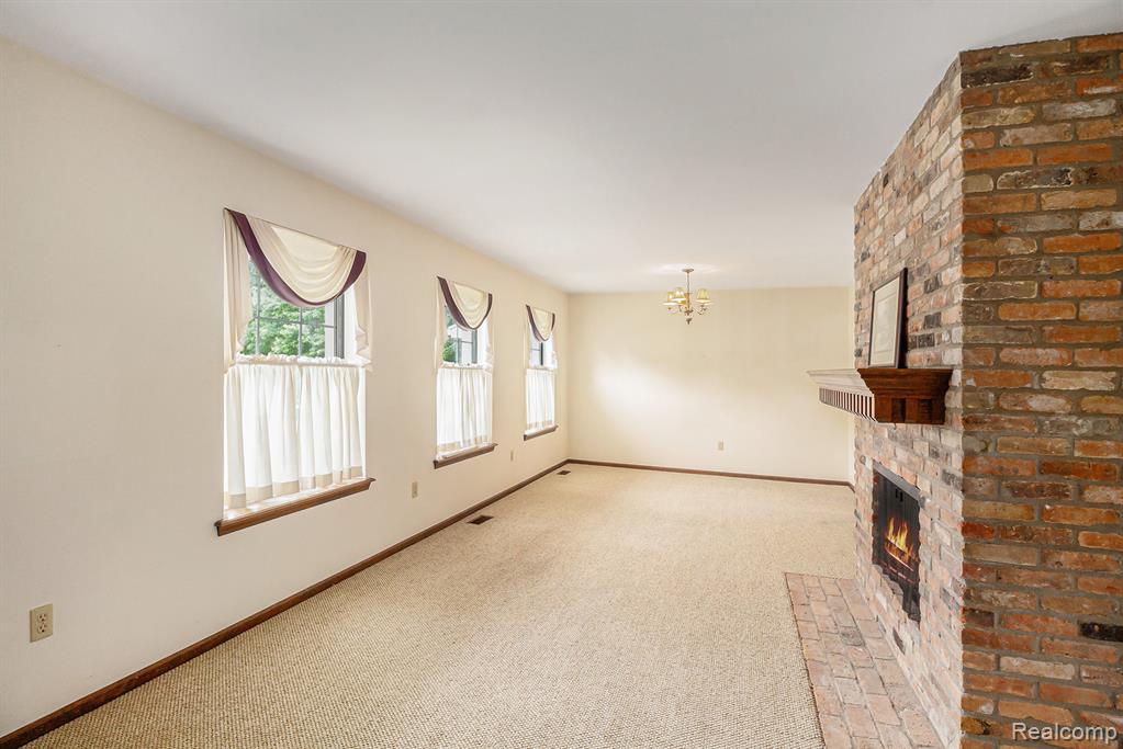 6392 McKenzie Drive, Flint, MI 48507 — Photo 10