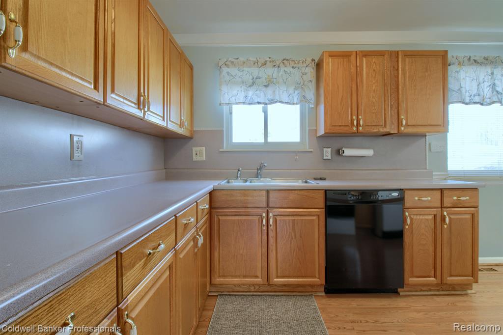6468 Dillon Street, Garden City, MI — Photo 10