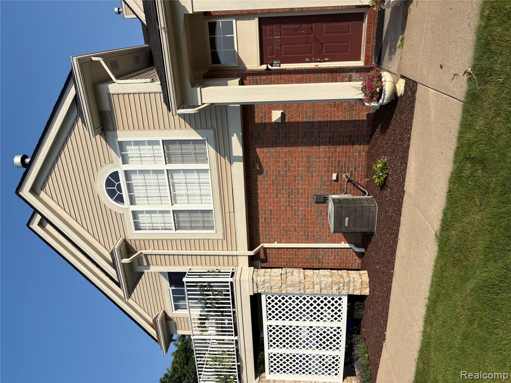 28242 Oakmonte Circle E, New Hudson, MI 48165 — Photo 17