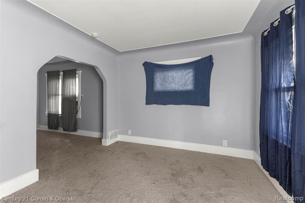 8086 Chalmers Avenue, Warren, MI 48089 — Photo 10