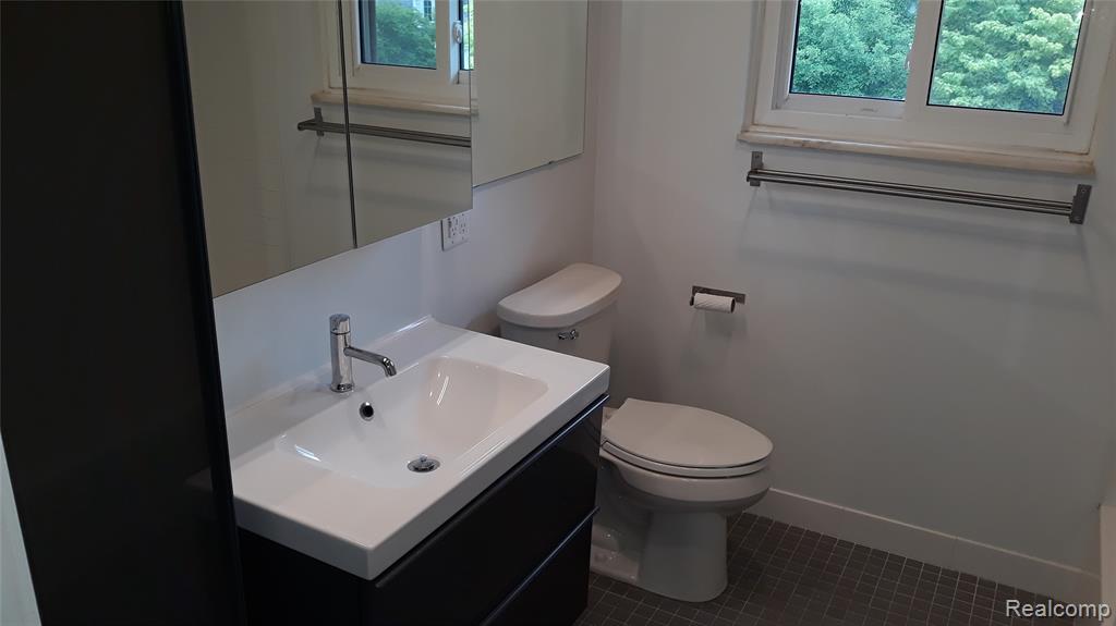 422 CATALPA Drive, Royal Oak, MI 48067 — Photo 5