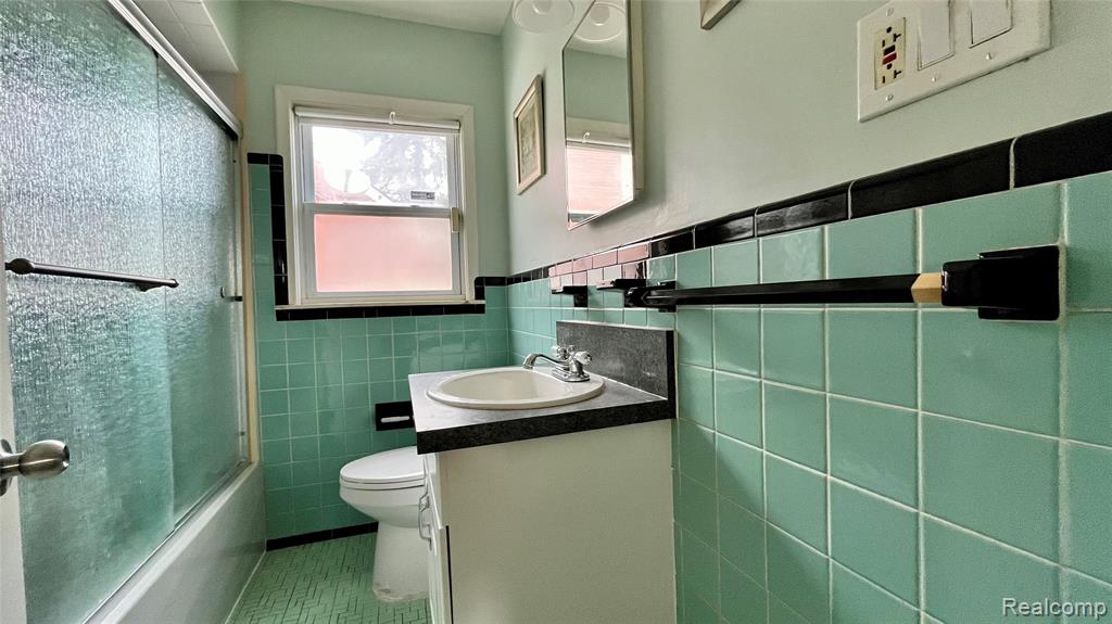 8252 Dale Street, Dearborn Heights, MI 48127 — Photo 14
