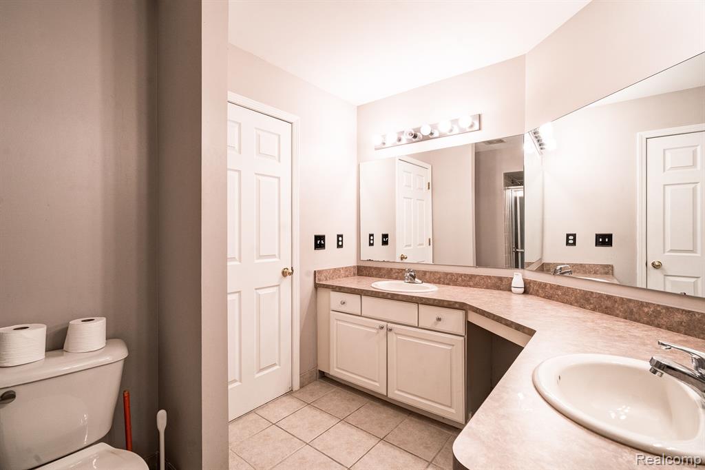 4205 CAMERON Circle, Walled Lake, MI 48390 — Photo 19