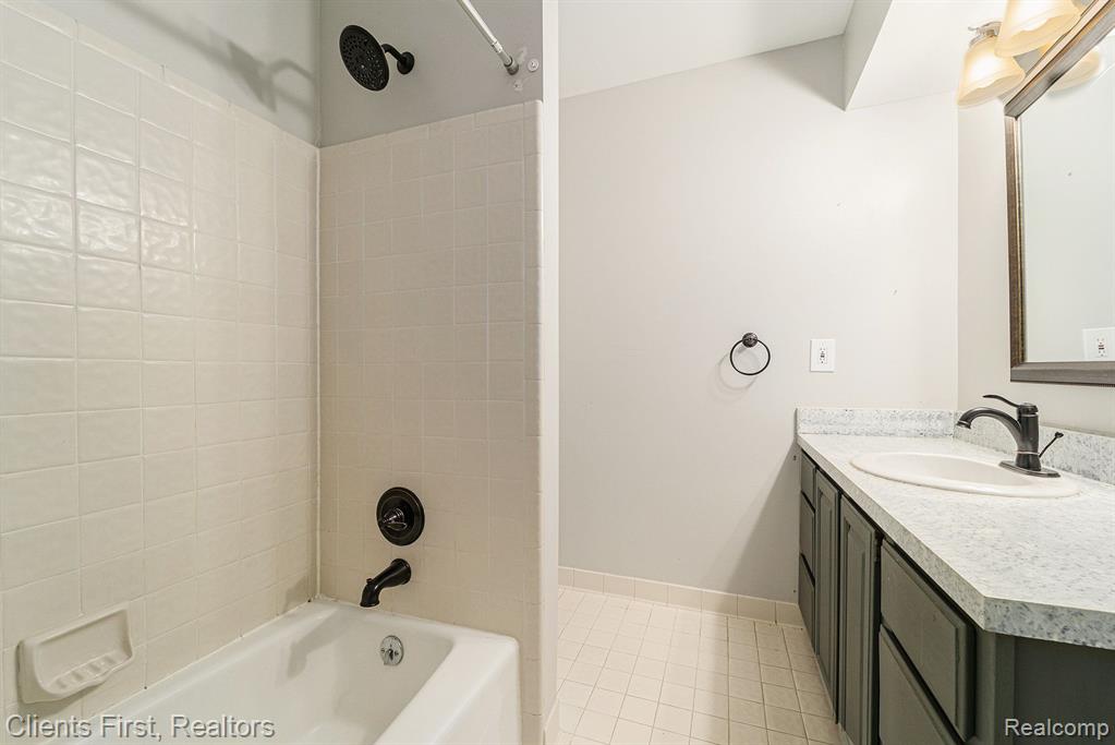 164 PINEWOOD Drive, Plymouth, MI 48170 — Photo 14