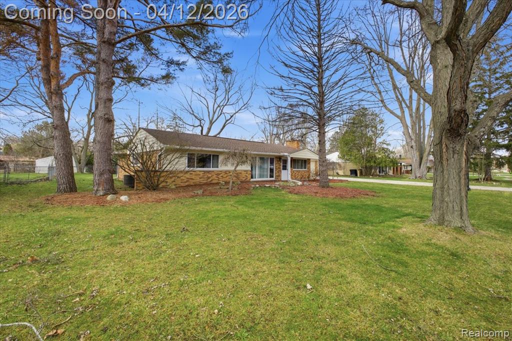 2455 Ivanhoe Drive, West Bloomfield, MI 48324 — Photo 2