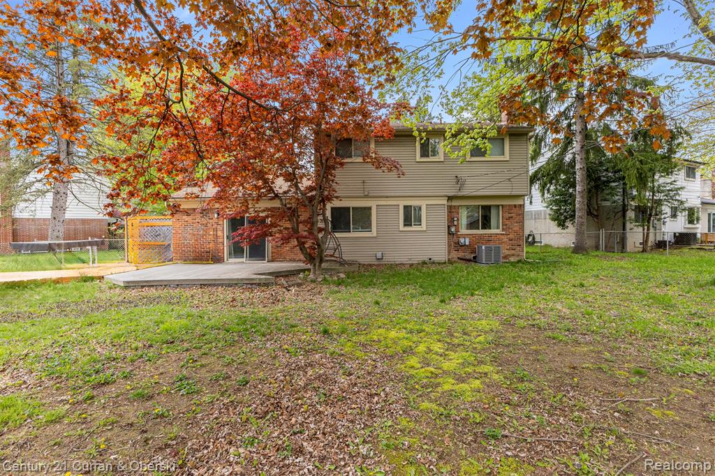 8834 Dublin Way, Sterling Heights, MI 48314 — Photo 33