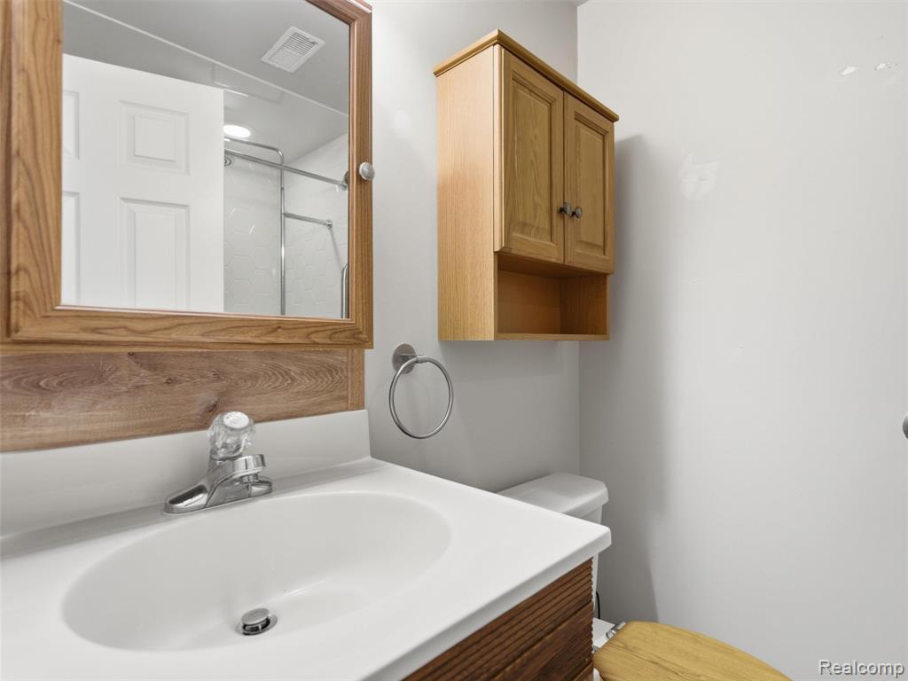 6346 Squire Lake Drive, Flushing, MI 48433 — Photo 14