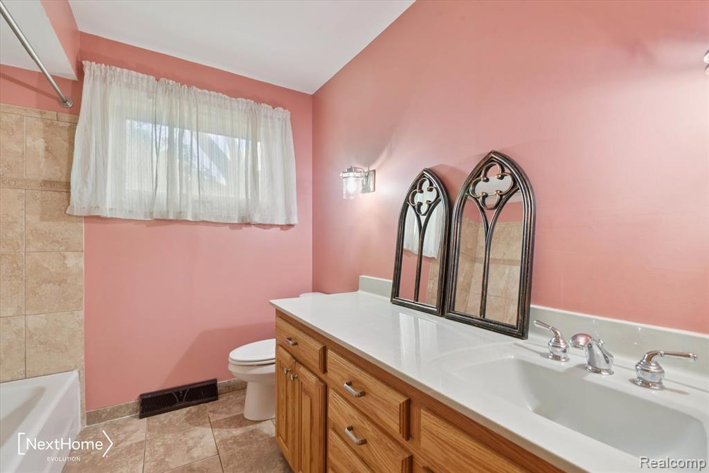 9445 Washington Street, Romulus, MI 48174 — Photo 23