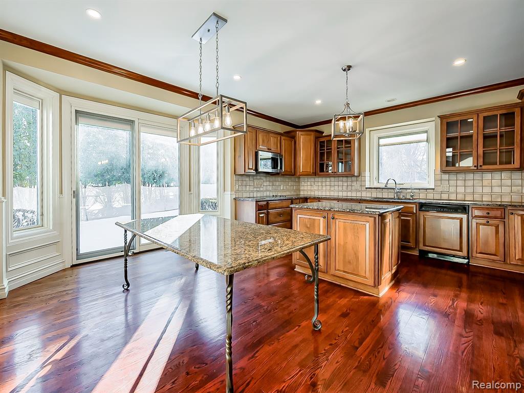 7364 Essex Drive, West Bloomfield, MI — Photo 36