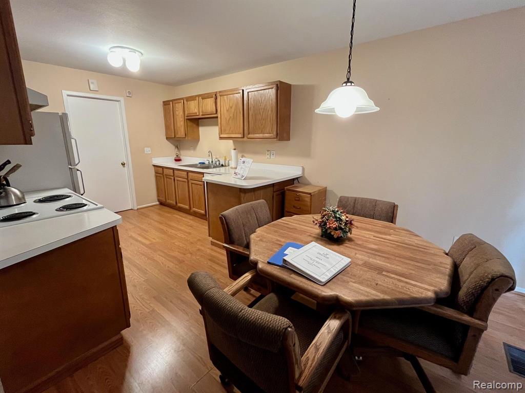36641 DEERHURST Street S, 10, Westland, MI — Photo 17
