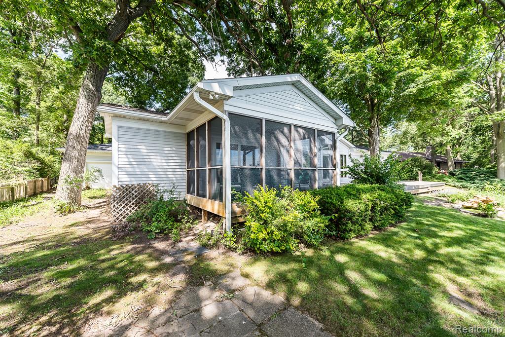 7636 THARP Drive, Whitmore Lake, MI 48189 — Photo 2