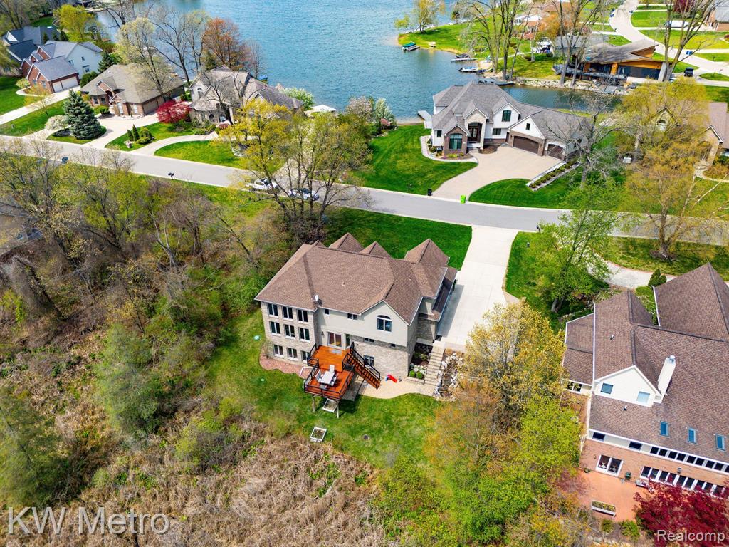 9025 HURON BLUFFS Drive, White Lake, MI — Photo 42