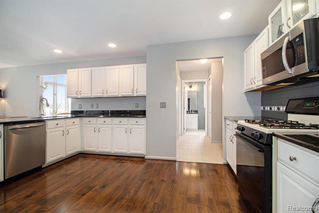 4859 WINDSWEPT Drive, Milford, MI 48380 — Photo 10