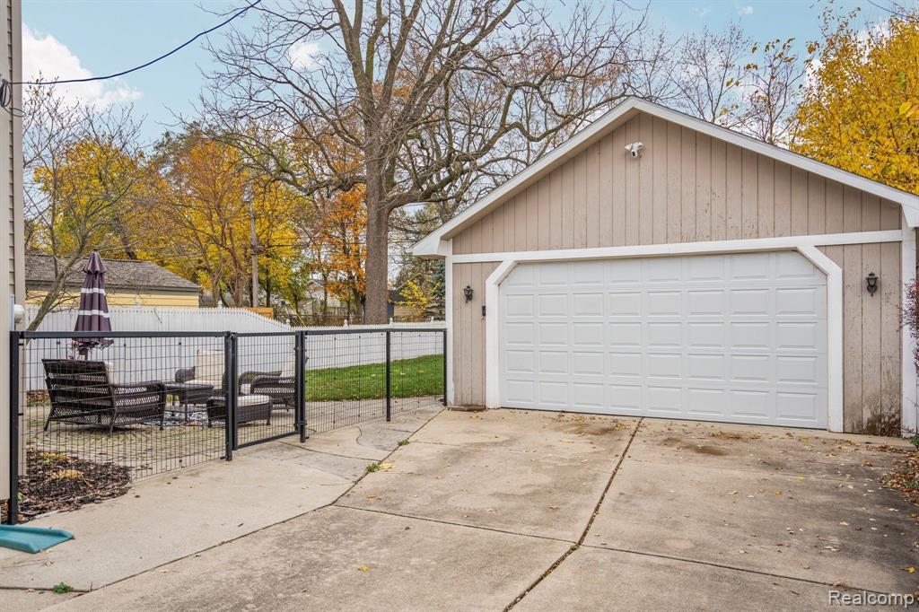 820 CHEROKEE Avenue, Royal Oak, MI 48067 — Photo 31
