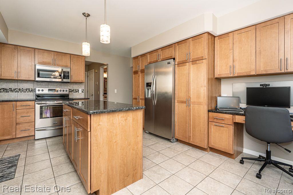 40323 FORDWICH Drive, Sterling Heights, MI 48310 — Photo 18