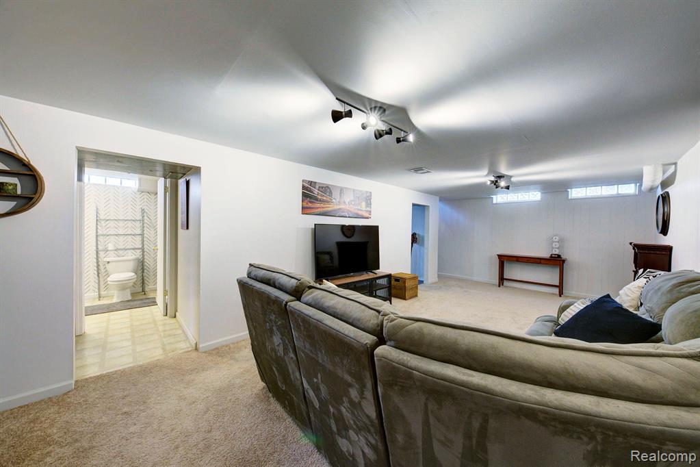 42208 HAYES Street, Belleville, MI 48111 — Photo 23