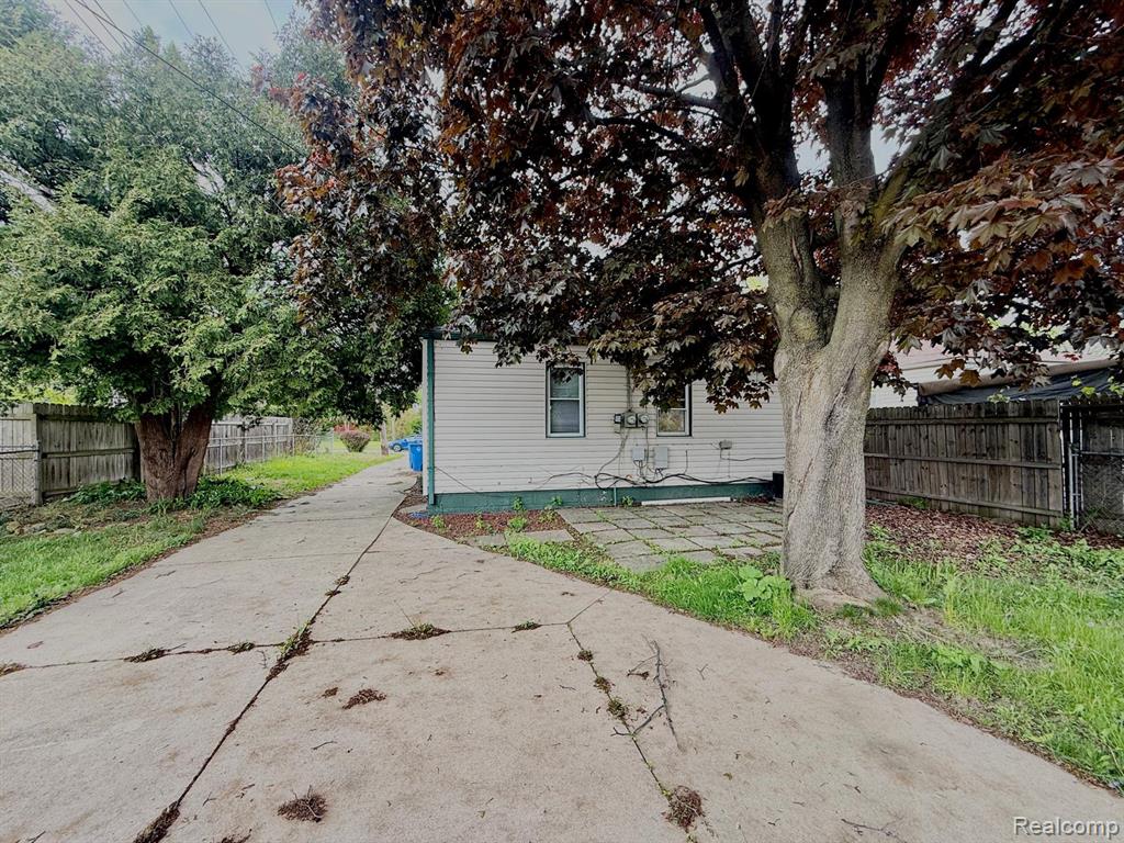 7521 N Silvery Lane, Dearborn Heights, MI 48127 — Photo 32