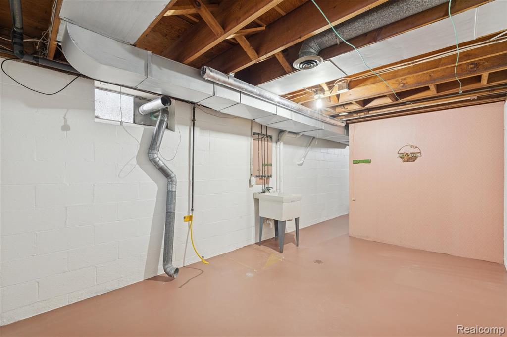 7127 Meadowvue Drive, Grand Blanc, MI 48439 — Photo 35