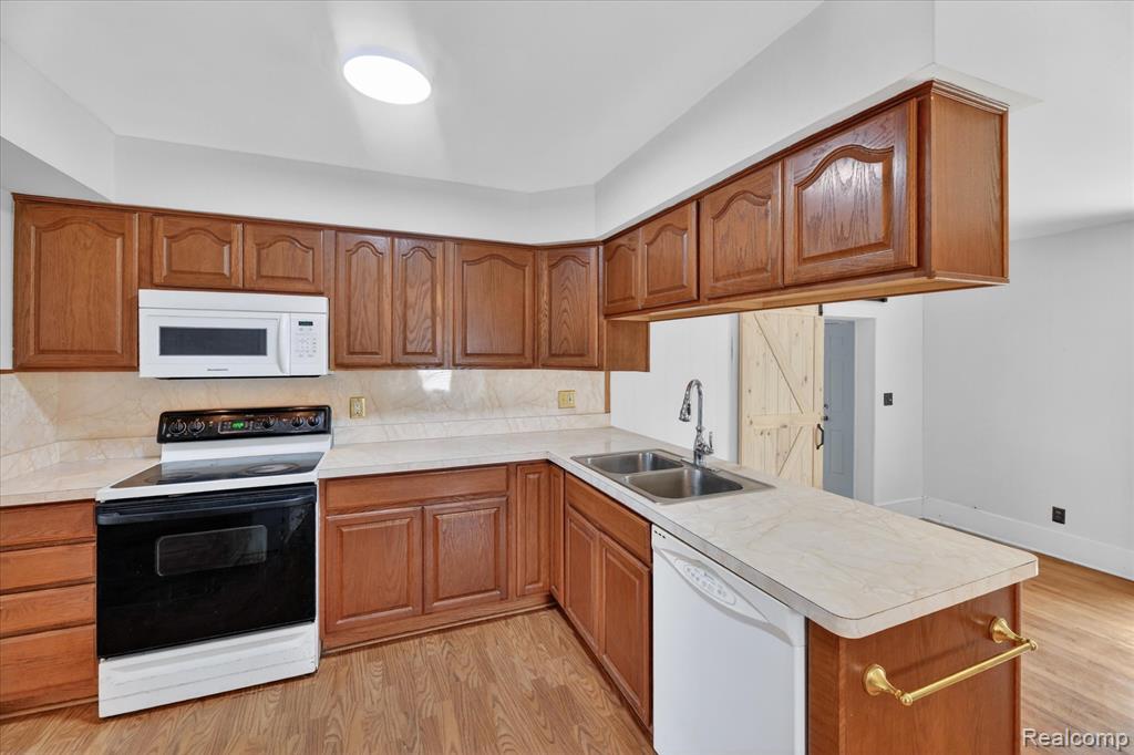 5300 Arnold Drive, Burton, MI 48509 — Photo 12