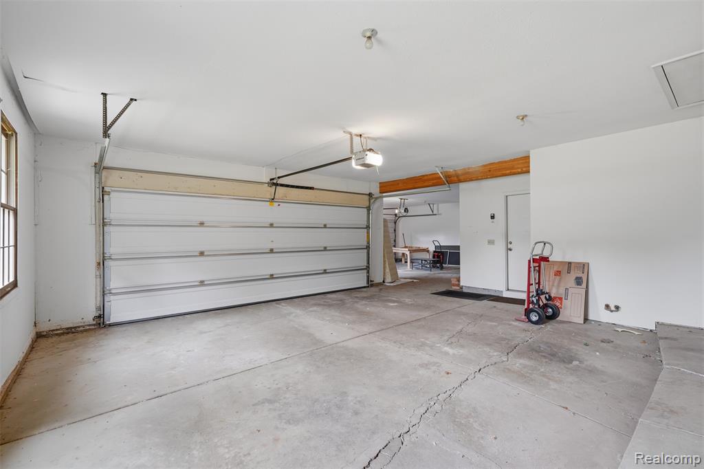 9277 Burning Tree Drive, Grand Blanc, MI 48439 — Photo 48
