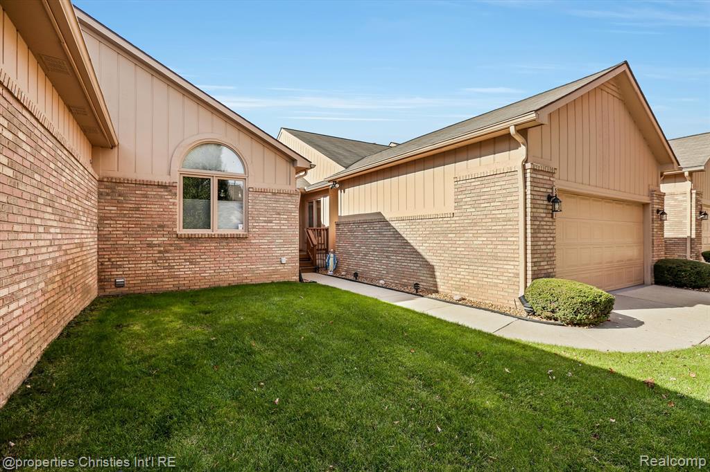 35211 White Pine Trail, Farmington Hills, MI 48335 — Photo 2
