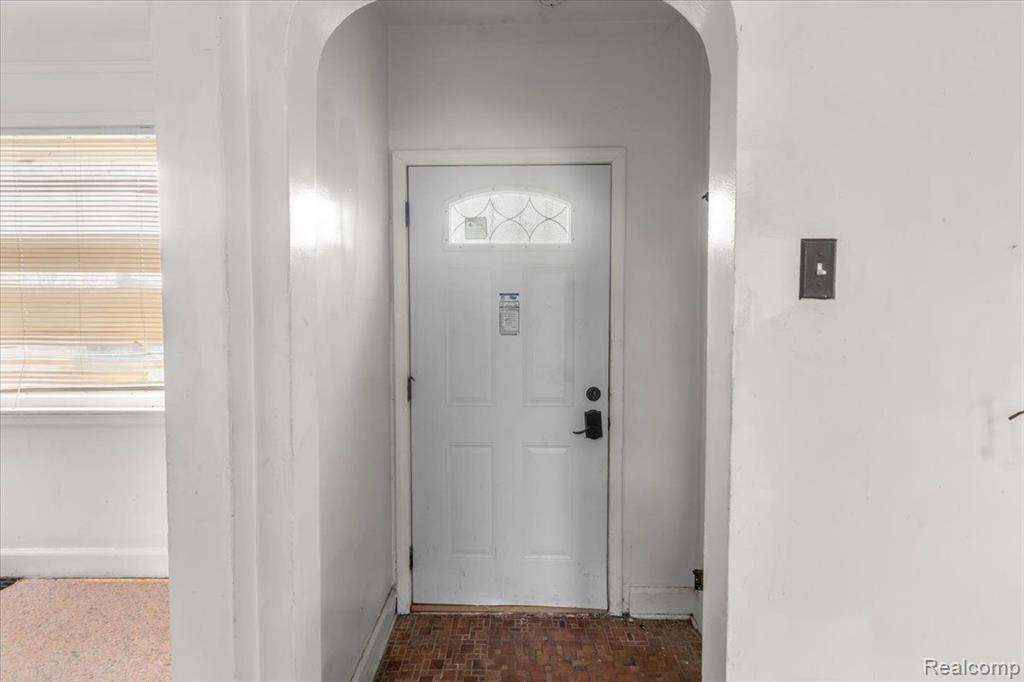 9393 MEYERS Road, Detroit, MI 48228 — Photo 5