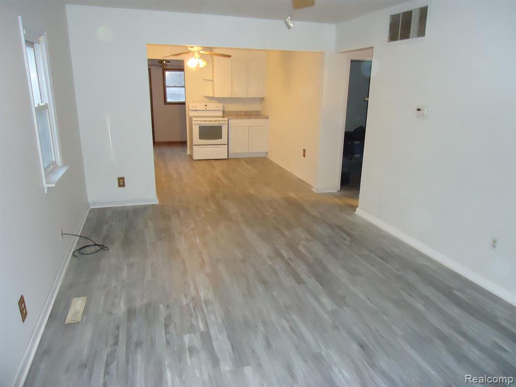 595 S RIVER Road, Saginaw, MI 48609 — Photo 6