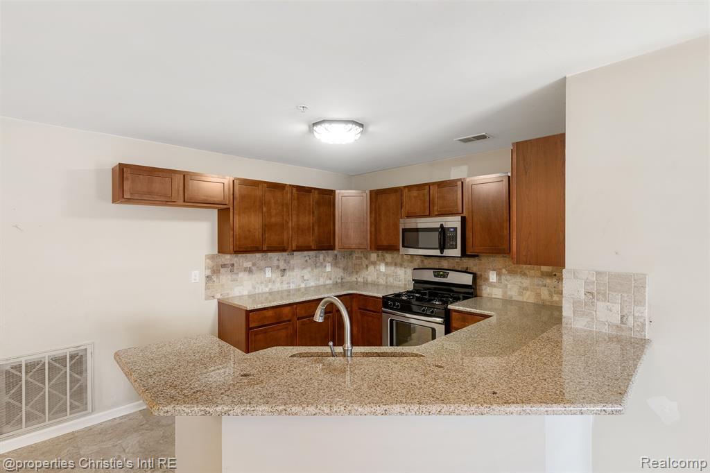8437 Williamstown Drive, Shelby Twp, MI 48316 — Photo 8