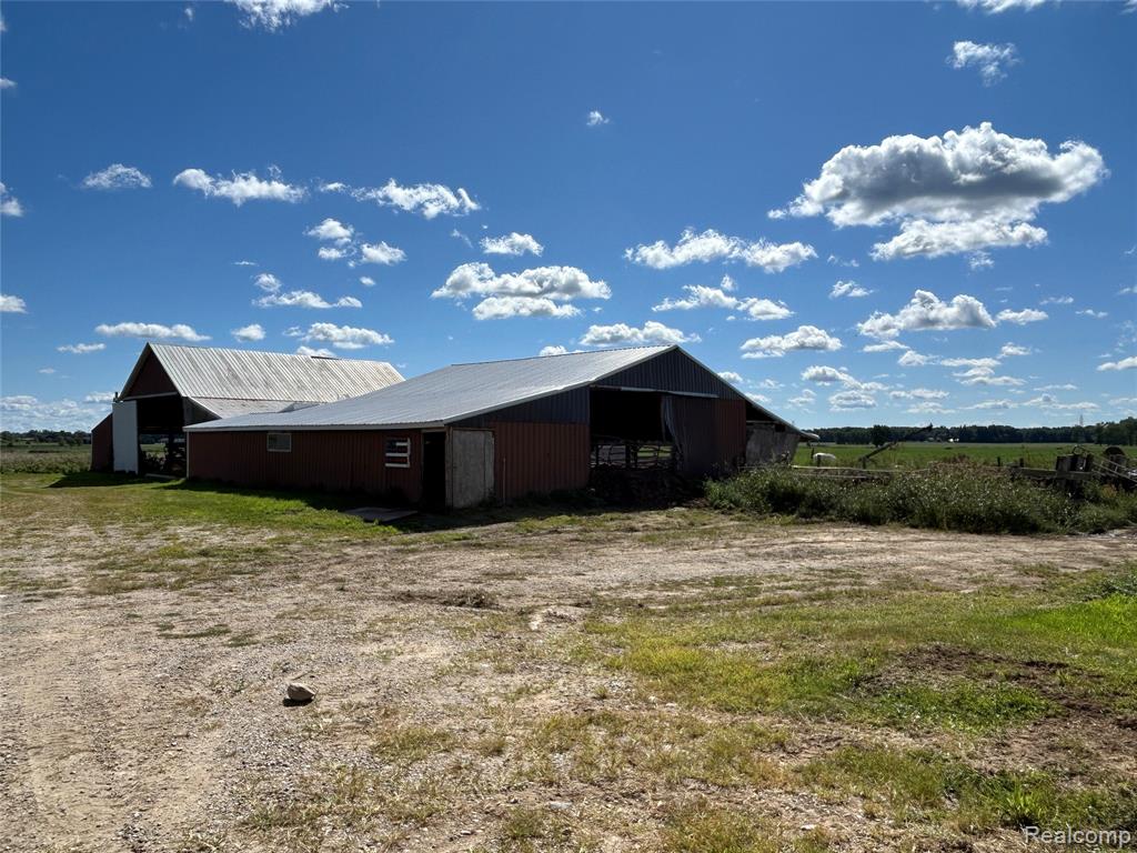 16465 Almont, Allenton, MI 48002 — Photo 17
