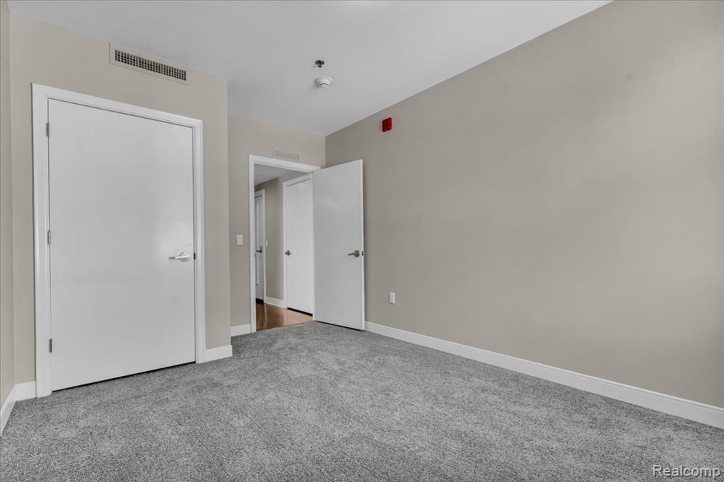 525 W LAFAYETTE Boulevard, 12E, Detroit, MI 48226 — Photo 31