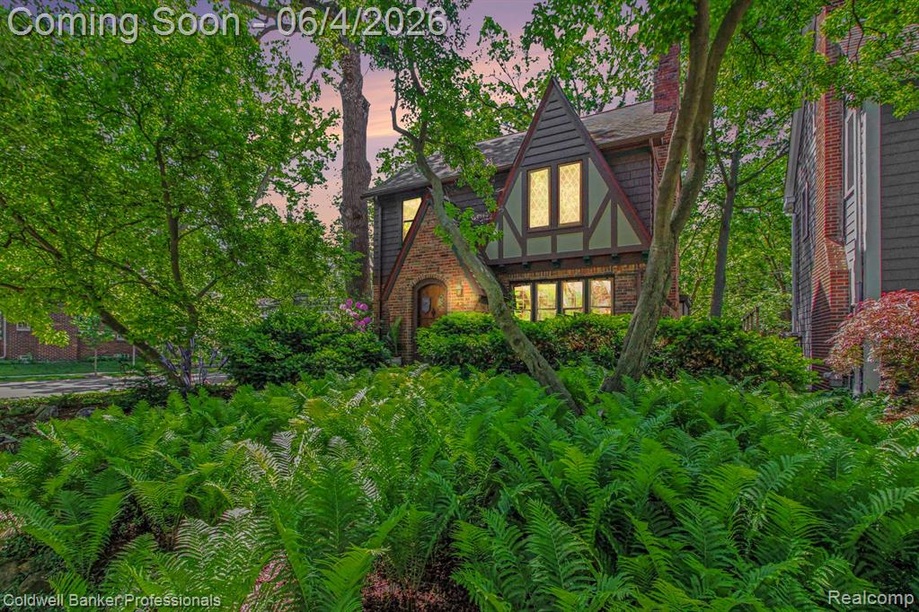42 Wellesley Drive, Pleasant Ridge, MI — Photo 2