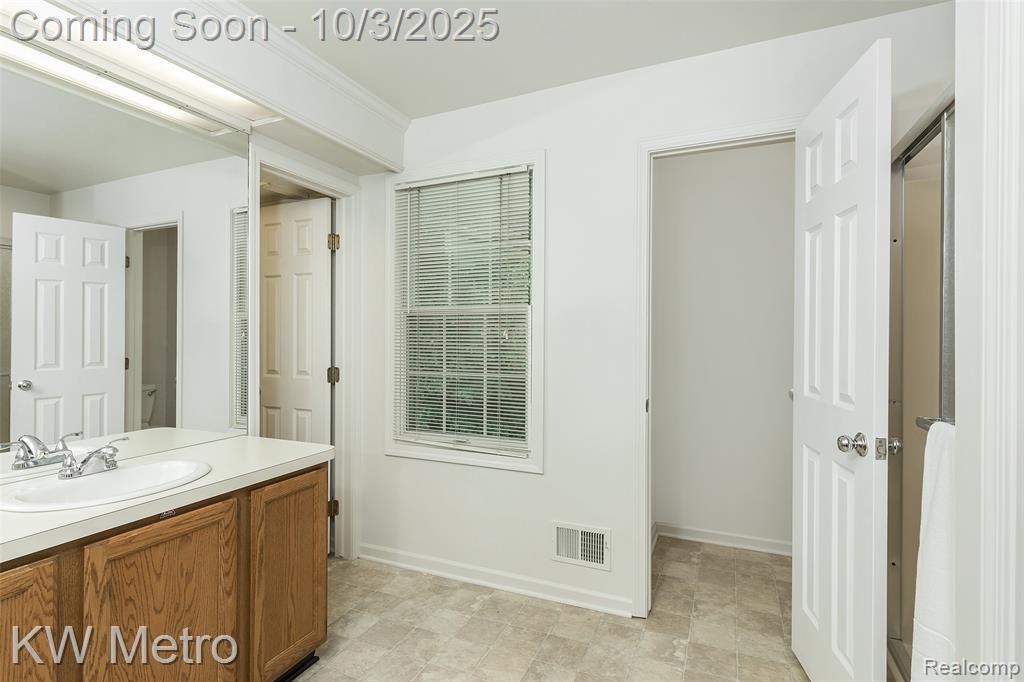 435 Thornridge Court, Rochester Hills, MI 48307 — Photo 28