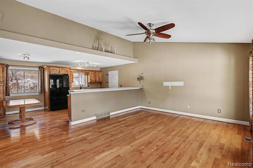 11299 Manchester Drive, Fenton, MI 48430 — Photo 5