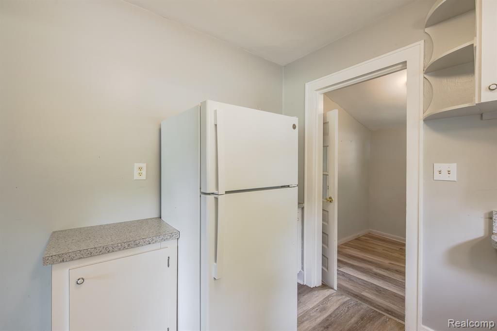 6400 Elmwood Drive, Waterford, MI 48329 — Photo 13