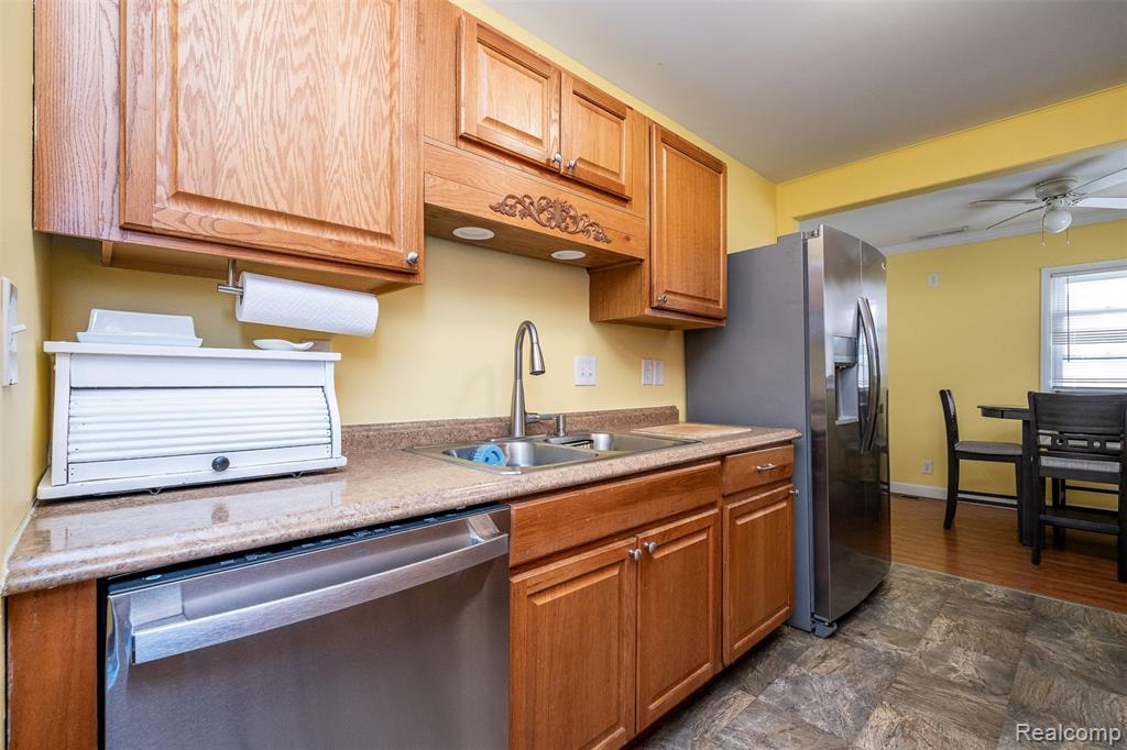 957 E Meyers Avenue, Hazel Park, MI 48030 — Photo 7