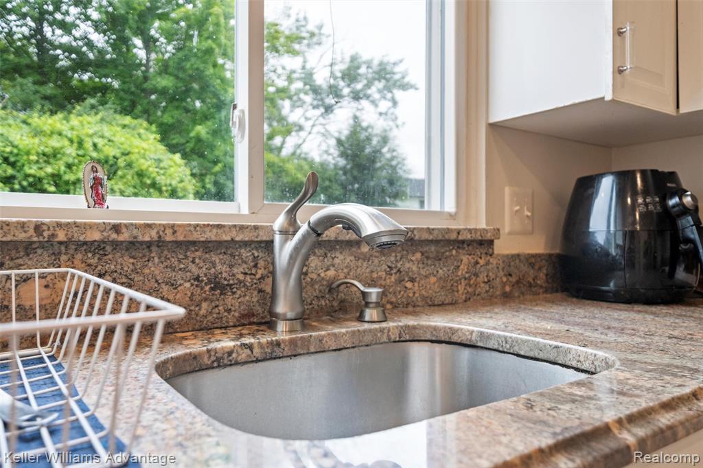 5016 Patrick Road, West Bloomfield, MI — Photo 17