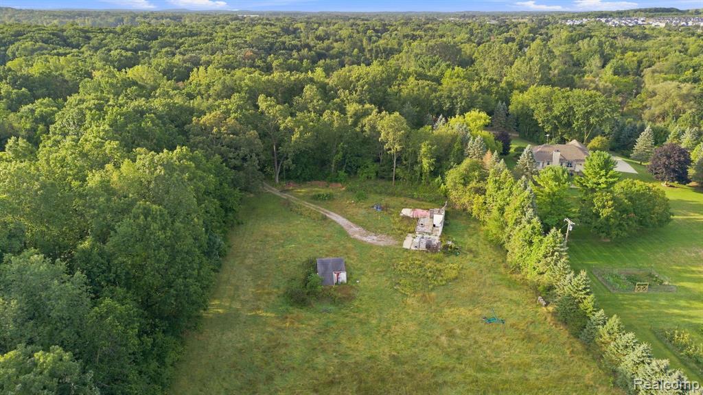 700 W Maple Road, Milford, MI 48381