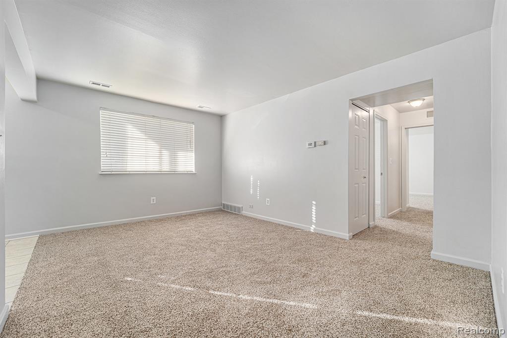 45210 Keding Street, 101, Utica, MI 48317 — Photo 8
