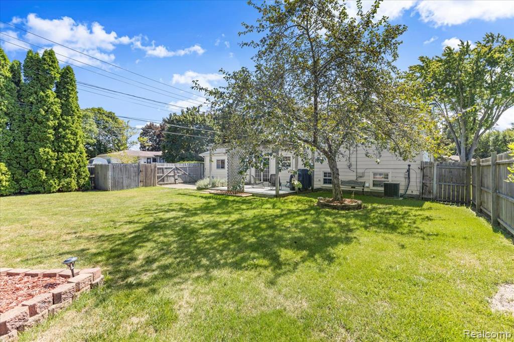 5516 Cleary Drive, Waterford, MI 48329 — Photo 37