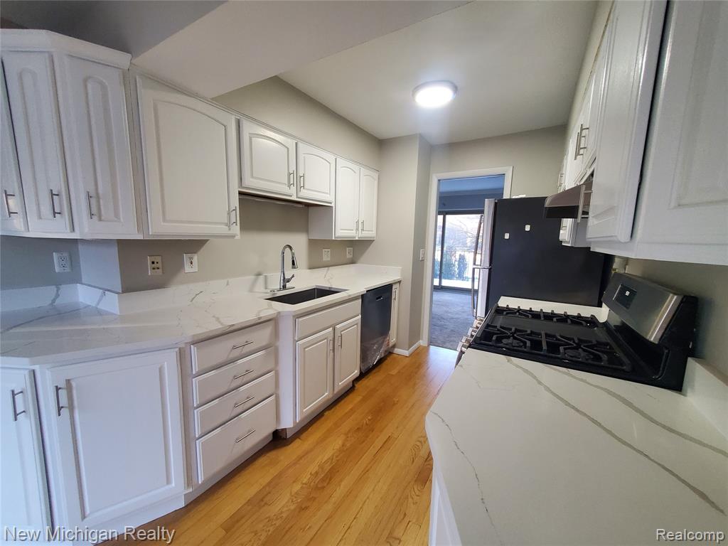673 Oakbrook W, Rochester Hills, MI 48307 — Photo 7
