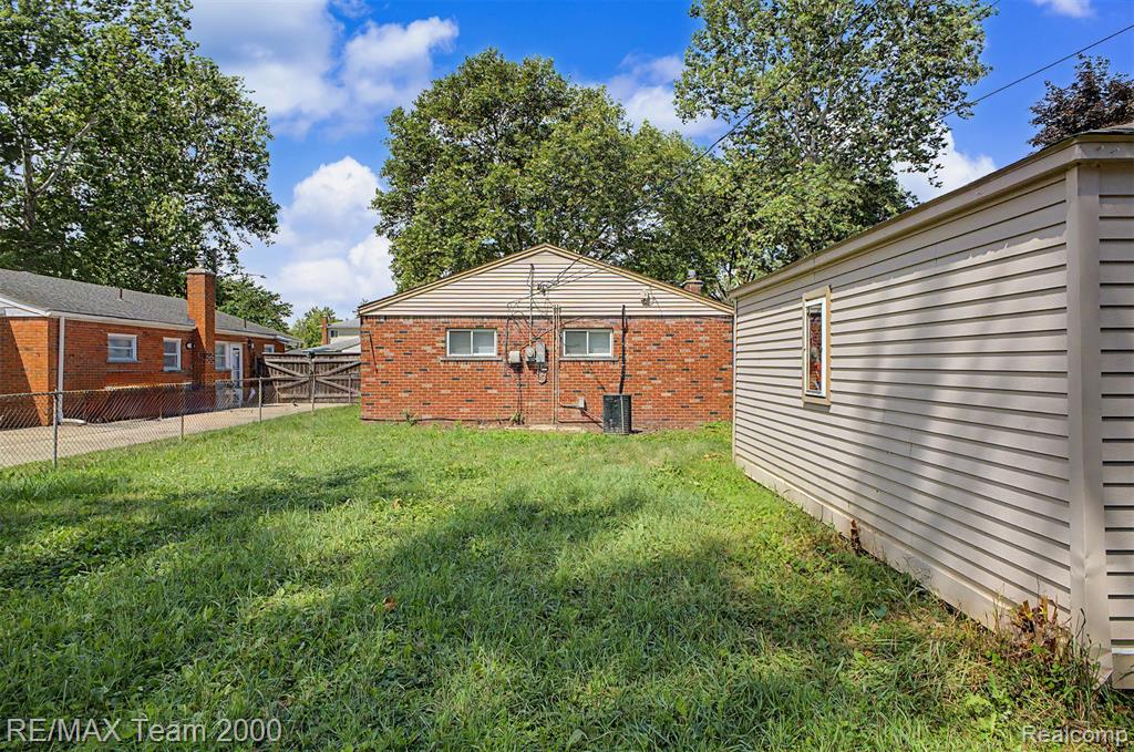 4947 Roosevelt Boulevard, Dearborn Heights, MI 48125 — Photo 27