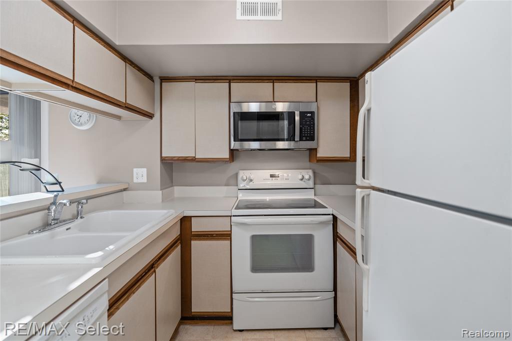 250 Briarcrest Drive, 129, Ann Arbor, MI 48104 — Photo 15