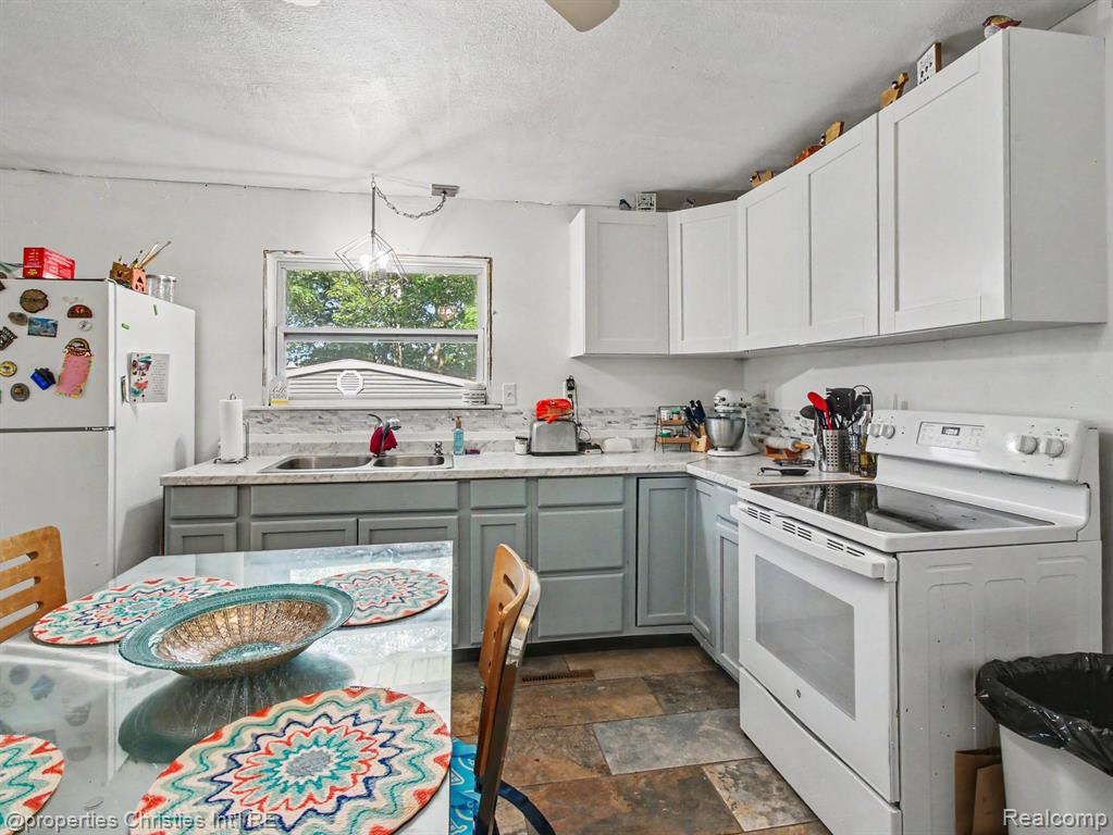 642 Sharon Street, Gaylord, MI 49735 — Photo 12