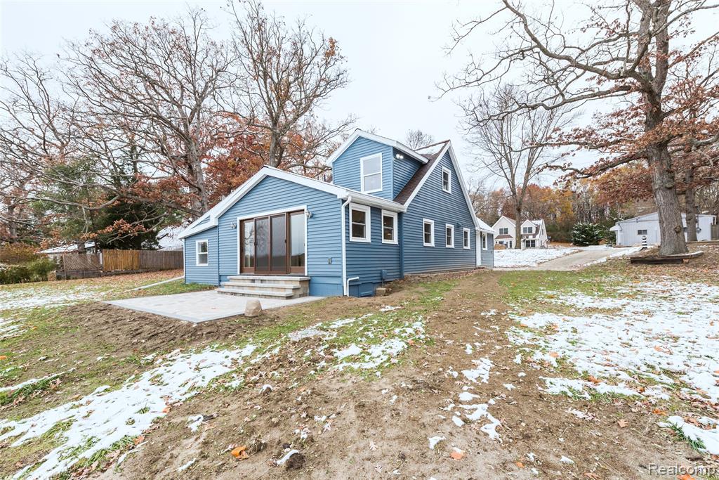 542 Oak Dale Drive, Chelsea, MI 48118 — Photo 12