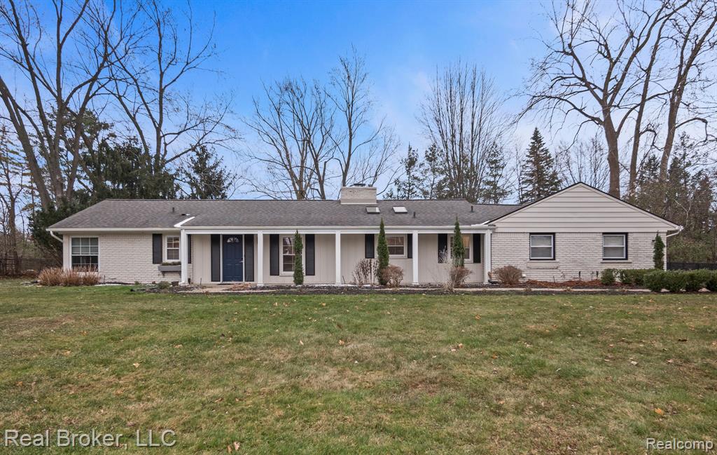 1909 Marie Circle, Bloomfield Hills, MI 48302 — Photo 2