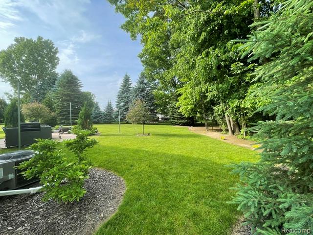 5827 Woodfield Parkway, Grand Blanc, MI 48439 — Photo 8