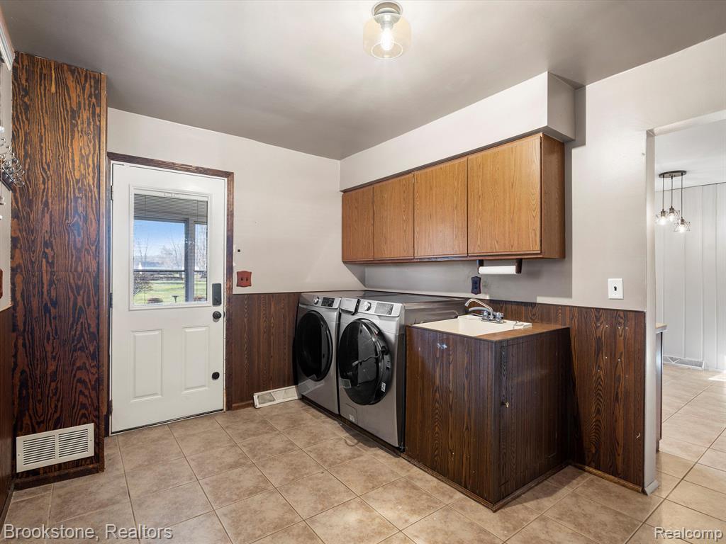 52421 WASHINGTON Street, New Baltimore, MI 48047 — Photo 18